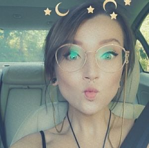 Meet your Posher, Tiffany